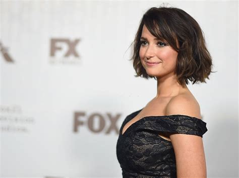 lily at&t measurements|Milana Vayntrub: Bio with Age, Height, Measurements。